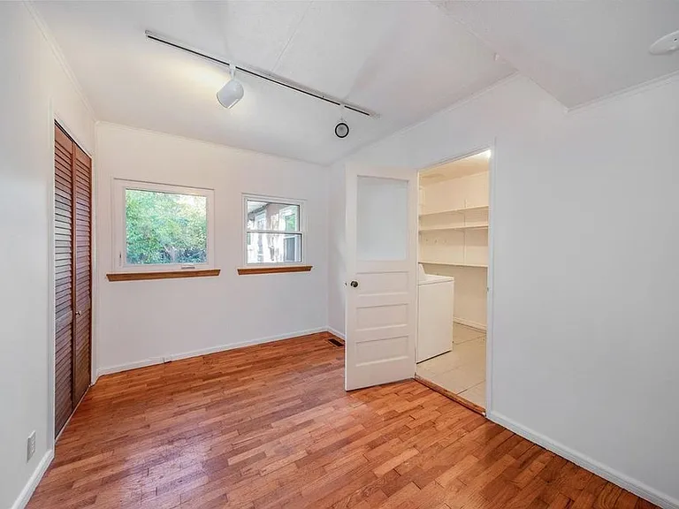 1404 Jorn Ct — Photo 9