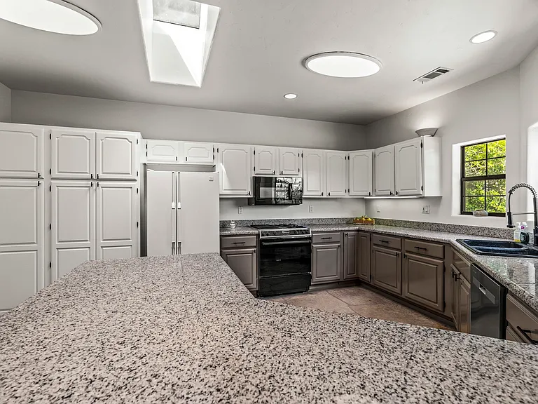 6578 Oak Leaf Ct — Photo 13
