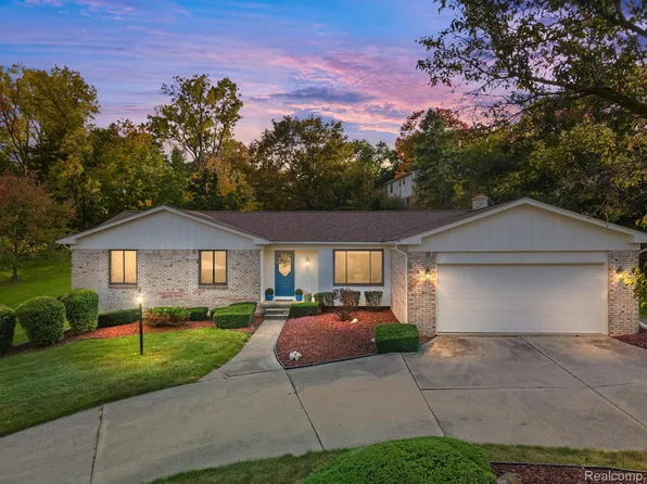 36057 Smithfield Rd, Farmington, MI 48335