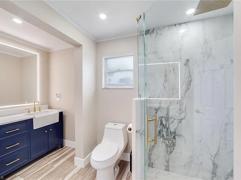 525 SE 11th Ct — Photo 9