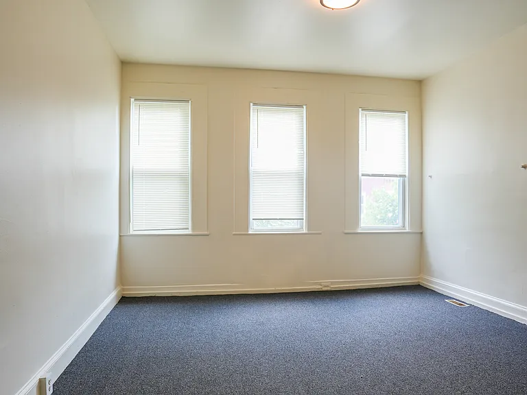 220 N Luzerne Ave — Photo 21