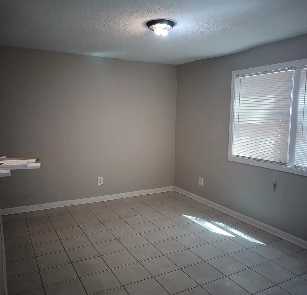 3 bed, 1350 sqft, $1,550 — Photo 3