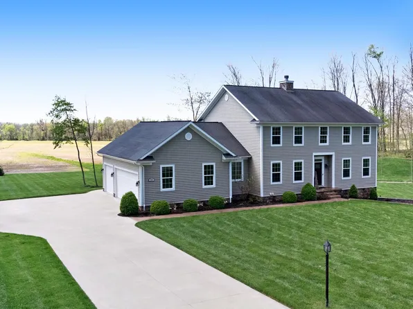 9596 Woodridge Cir, Fredericktown, OH 43019