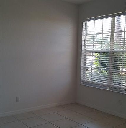 4th image of 9915 E Villa Cir