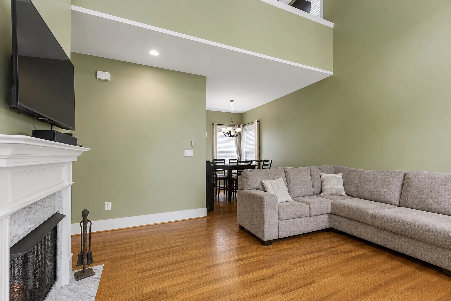 4 bed, 2.5 bath, 1936 sqft, $2,400 — Photo 3