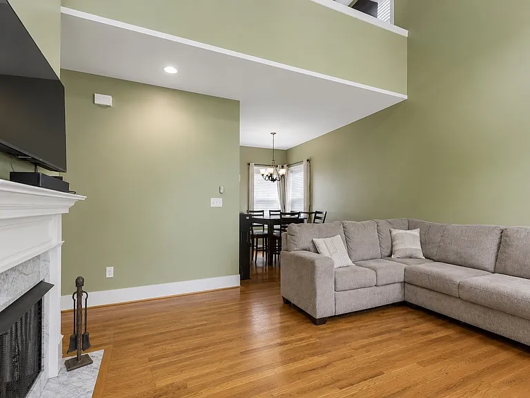 22 Twin Oaks Dr — Photo 3
