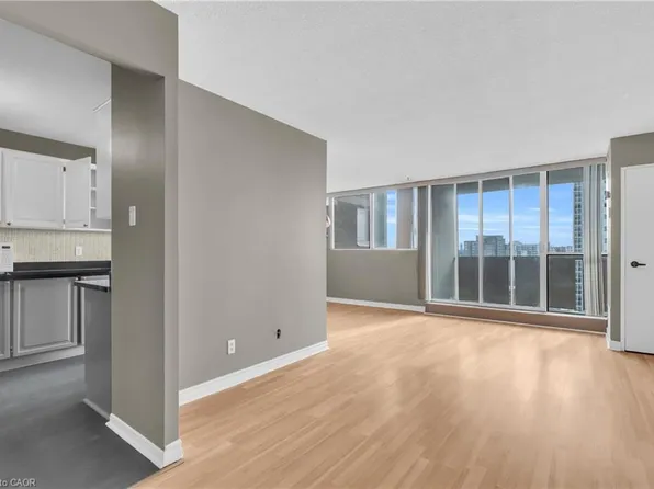 375 King St N #1003, Waterloo, ON N2J 4L6