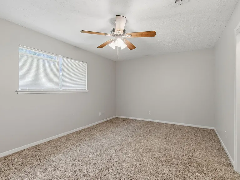 1122 Tigris Ln — Photo 21