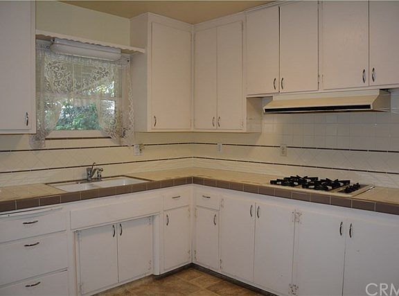5th image of 2227 E Alden Ave