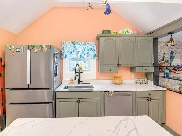 21 Custer St, Rockland, MA 02370