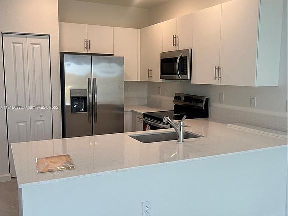 5th image of 2606 SE 11th St #2606