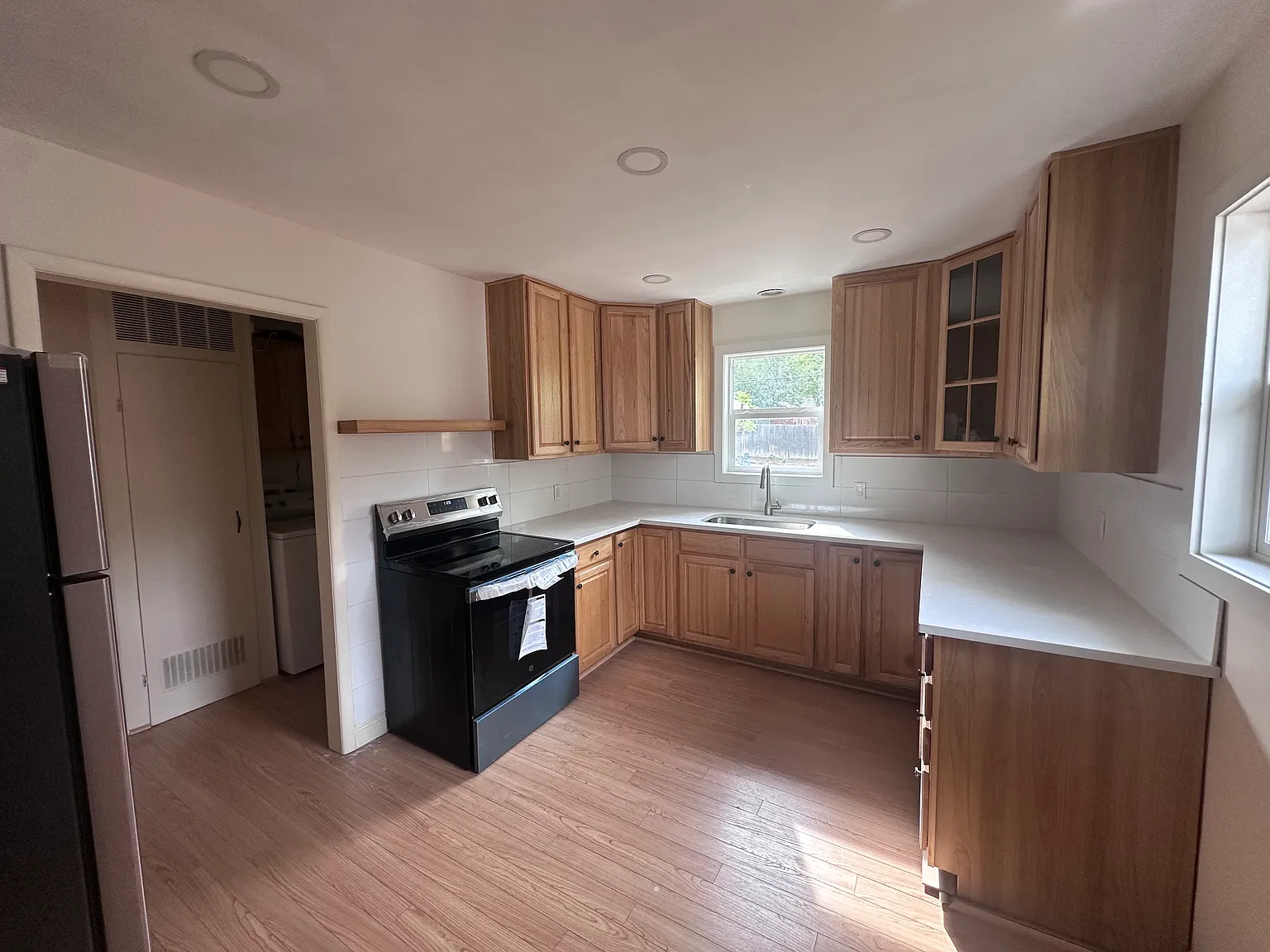 739 Vivian St — Photo 3