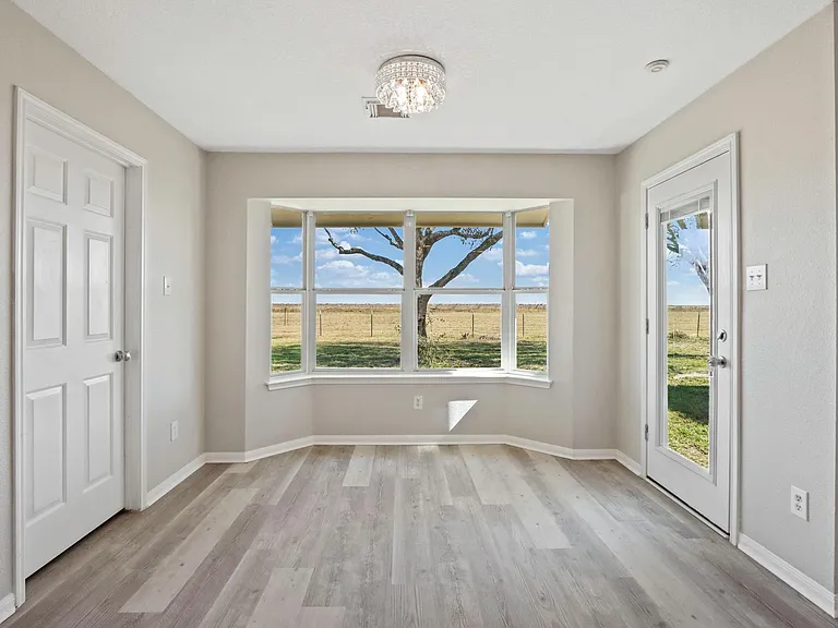 2445 Woods Rd — Photo 11