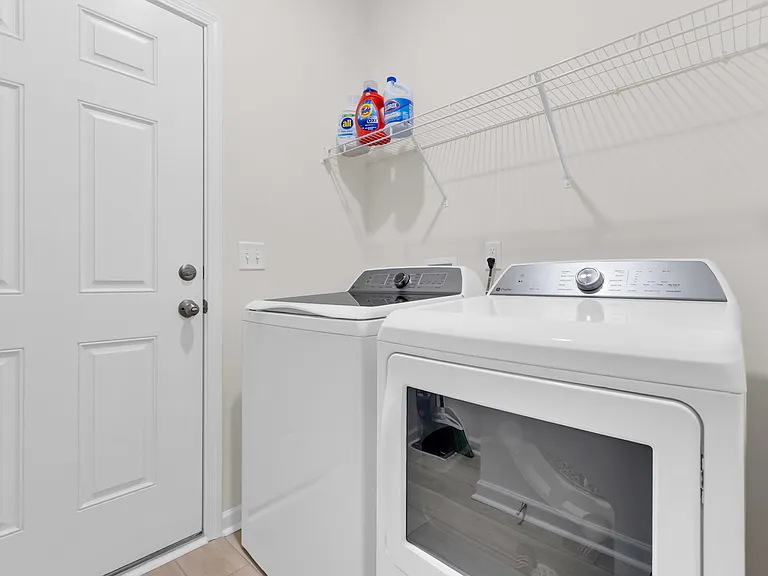 1110 Silverbend Trl — Photo 23