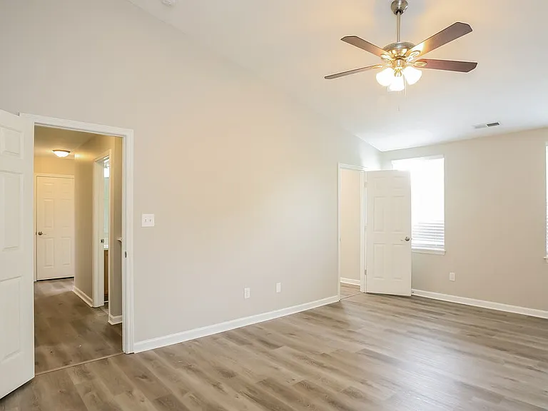 4310 Blue Spruce Ct — Photo 9