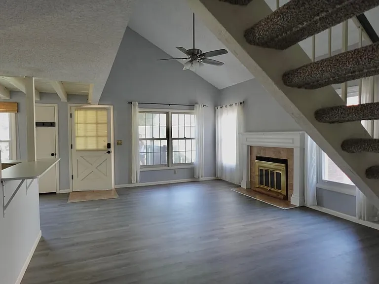 1450 S Webb Rd #422 — Photo 9