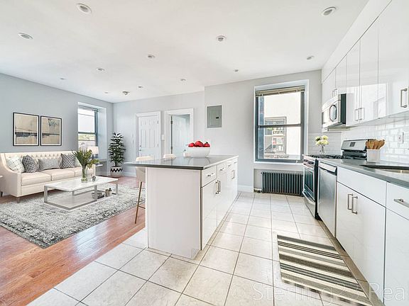 2nd image of 2401 31st St #3F