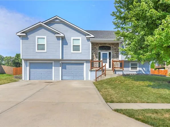 608 19th Ave N, Greenwood, MO 64034