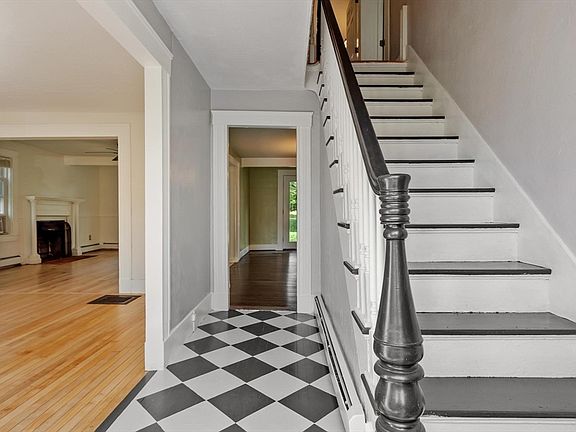 5th image of 48 Central St