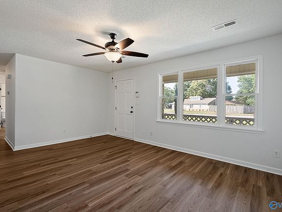 4th image of 1505 Old Albany Cir SE