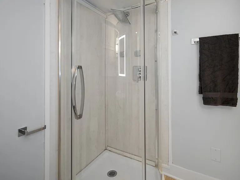 104 Harvard Pl — Photo 50