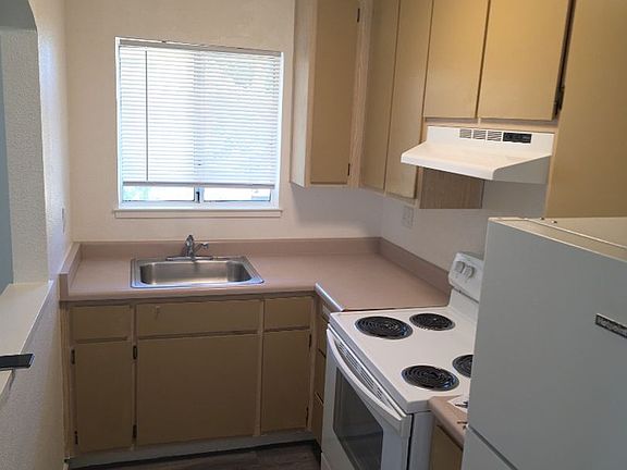 5th image of 6667 Blue Heron Dr #B
