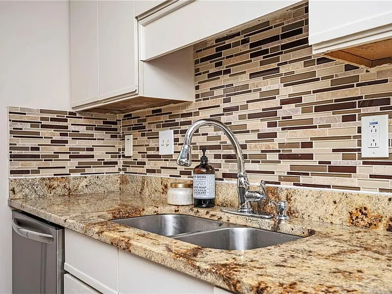 3203 Lenox Rd NE #28 — Photo 14
