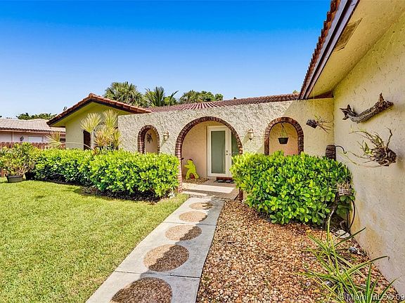 4th image of 8885 NW 21st St
