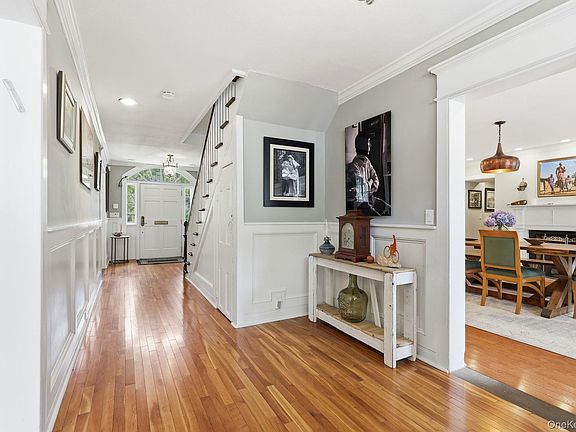 4th image of 51 Adriance Ave