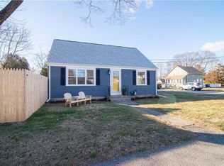 77 Metropolitan Park Dr, Riverside, RI 02915