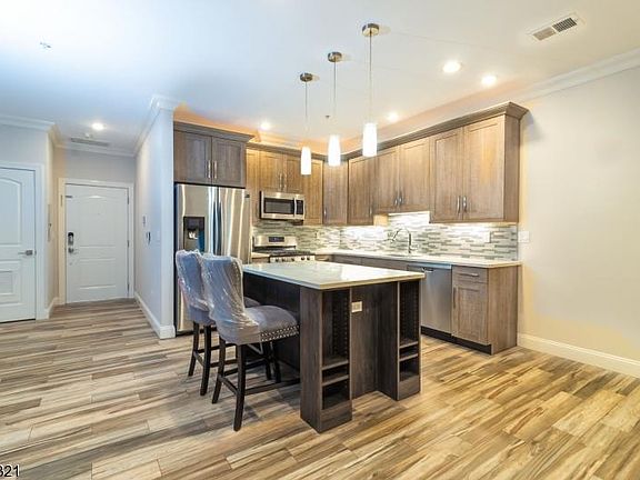 3rd image of 640 Westfield Ave