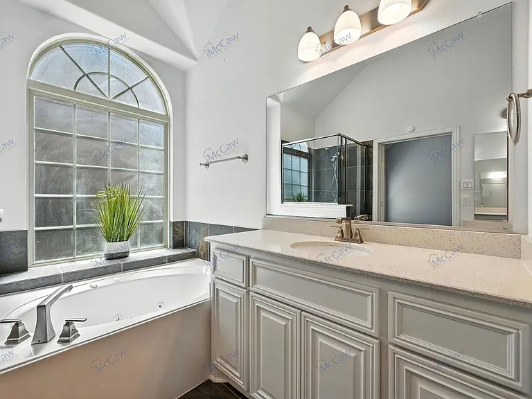 628 Castle St — Photo 17