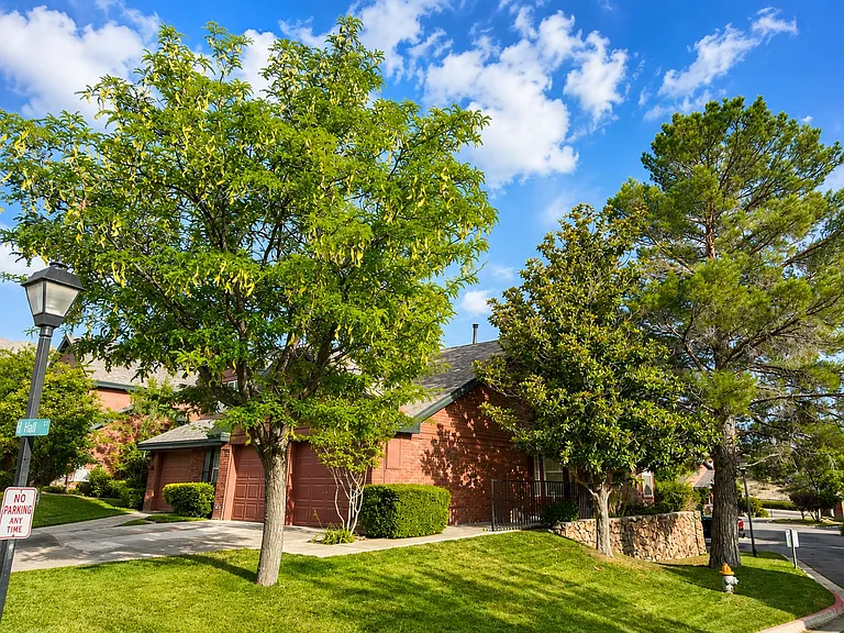 26 Stratford Hall Cir — Photo 2