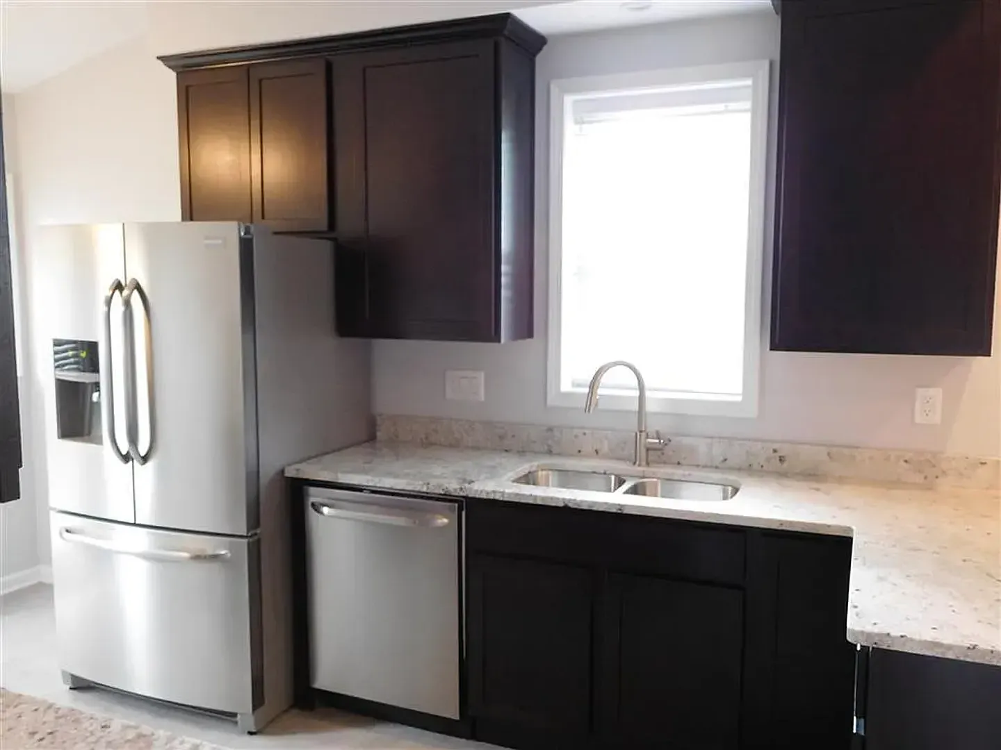 412 E. 9th St. — Photo 3