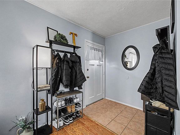 5th image of 36 Gatewood Ave