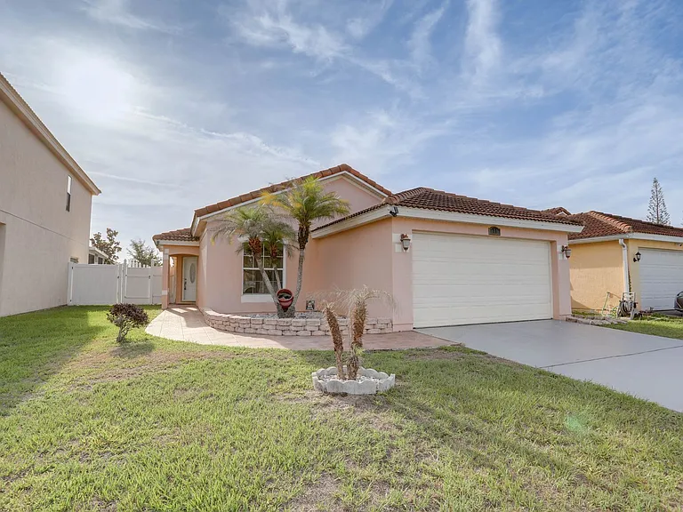 31 Tuscany Pointe Ave — Photo 2