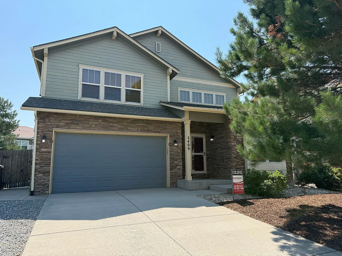 Spacious 5-Bedroom Home Near Peterson & Schriever Space Force Bases — Photo 1