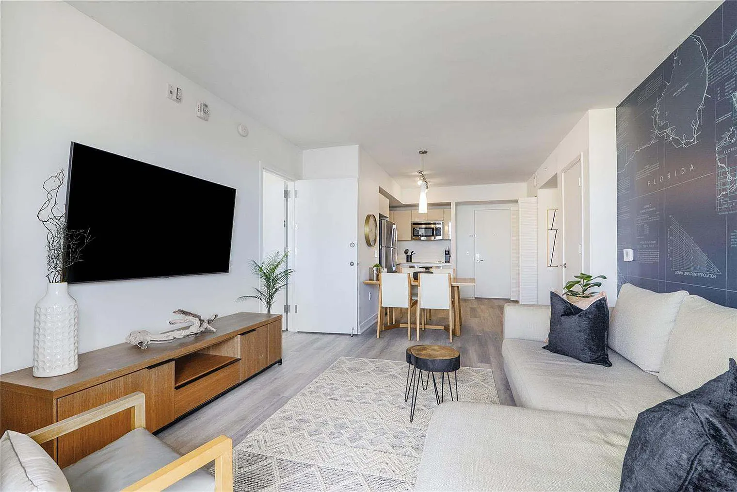1 bed, 1.0 bath, 699 sqft, $2,627 — Photo 3