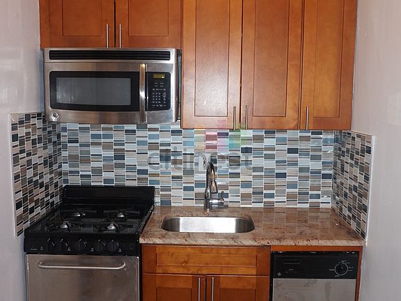 2nd image of 223 13th St #E33