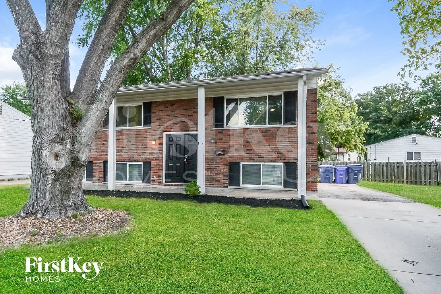 3 bed, 2.0 bath, 1064 sqft, $2,095 — Photo 1