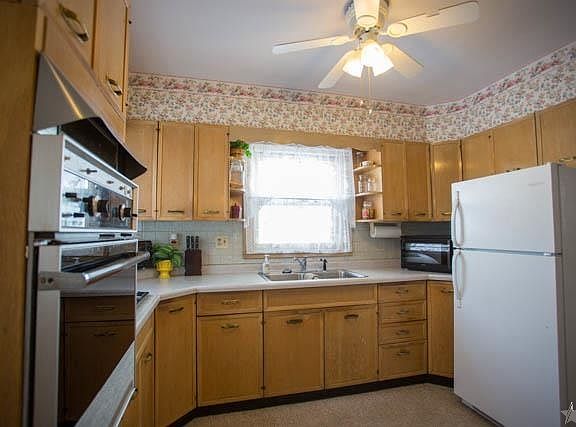 3rd image of 644 Etna Ave