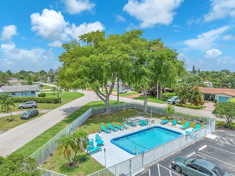 Oakland Park Villas — Photo 22