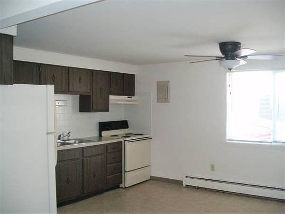 4th image of 18 Losson Garden Dr APT 4