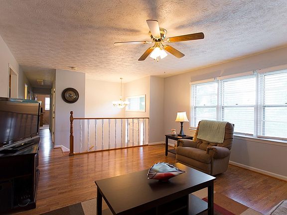 5th image of 3841 Plantation Dr