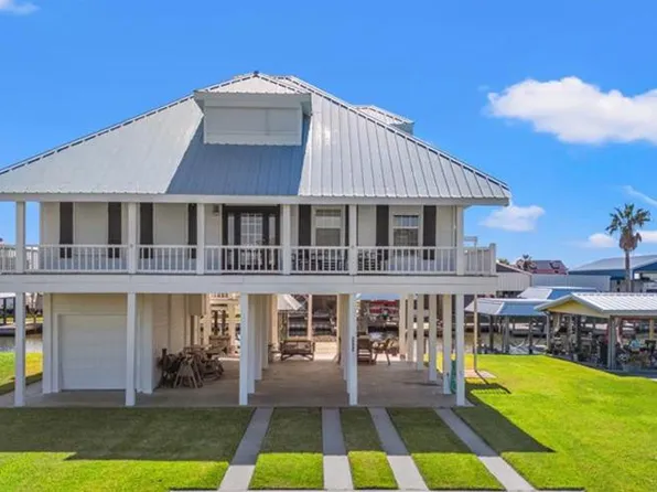 1261 Island Blvd, Crystal Beach, TX 77650