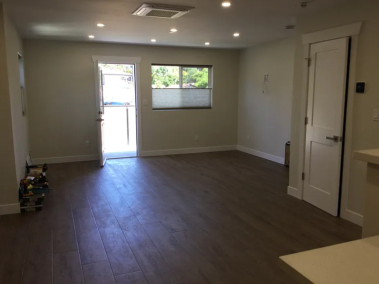 4572 Sargent Ave — Photo 4