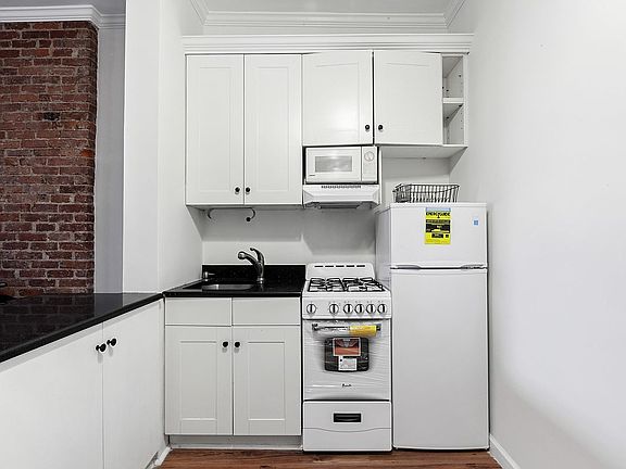 4th image of 50 E End Ave Unit 50-3C