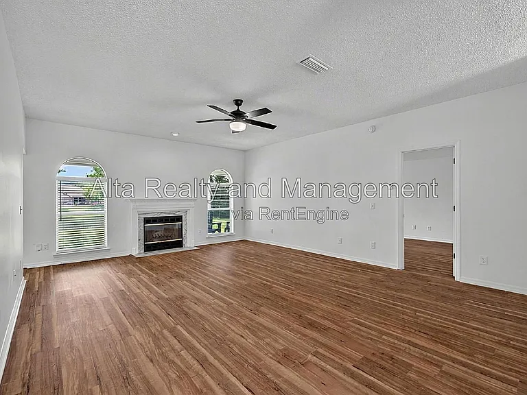 8426 Country Bend Cir W — Photo 9
