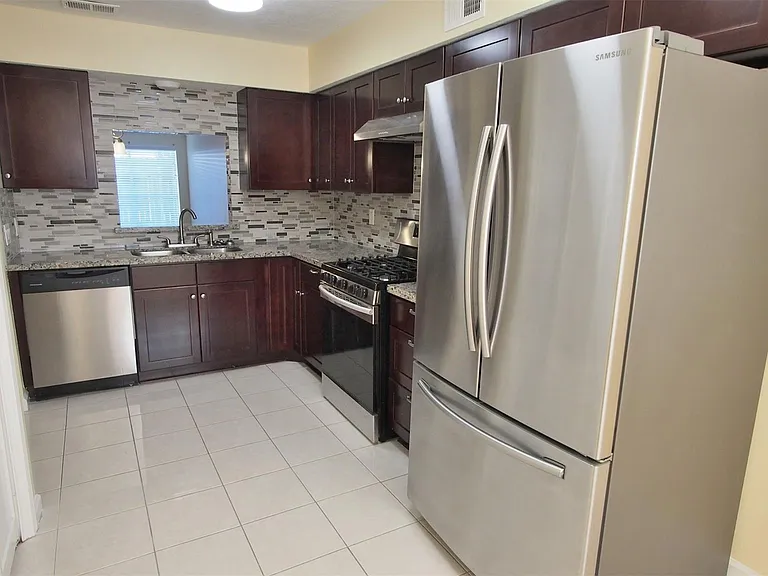 15312 Gorham Dr — Photo 9