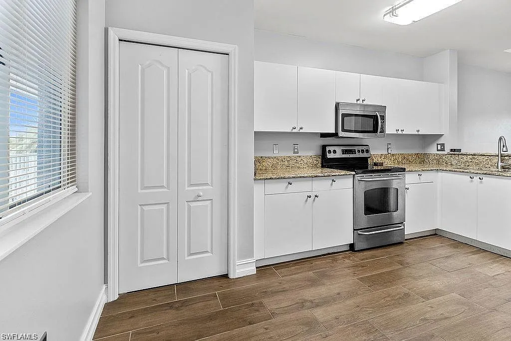 3 bed, 2.0 bath, 1431 sqft, $2,400 — Photo 2